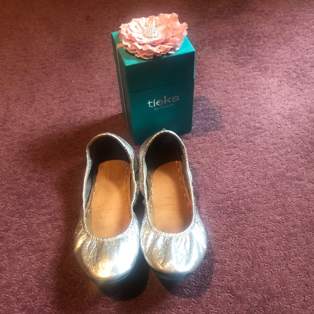 Silver Screen Tieks. Size 8. Gently worn.